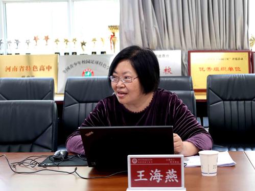 3.郑州市教育科学规划与评估中心教学改革与发展研究室教育教研员王海燕在作专业点评与指导