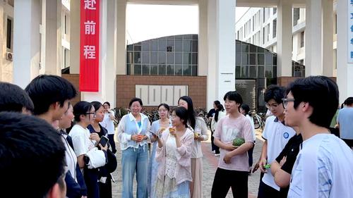 3.成语接龙争霸赛,师生携手开动思维 3.成语接龙争霸赛,师生携手开动思维