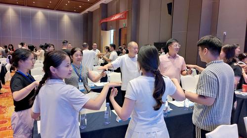 3课上学员积极参与活动