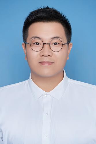 张雪岩证件照
