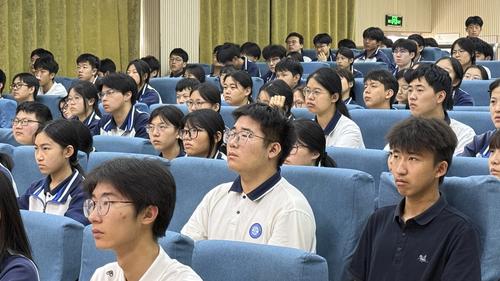 3.同学们认真听讲